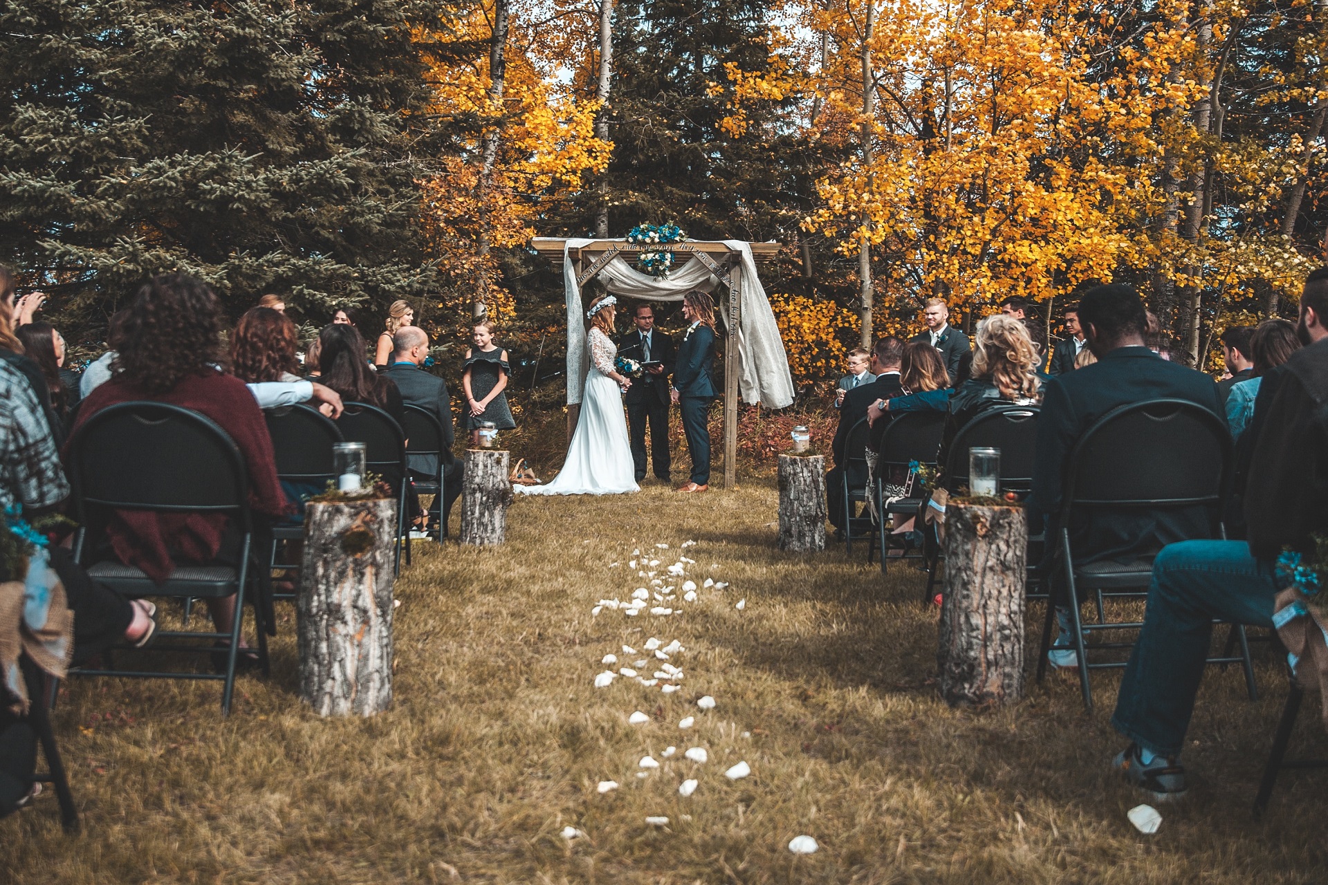 fall outdoor wedding guest